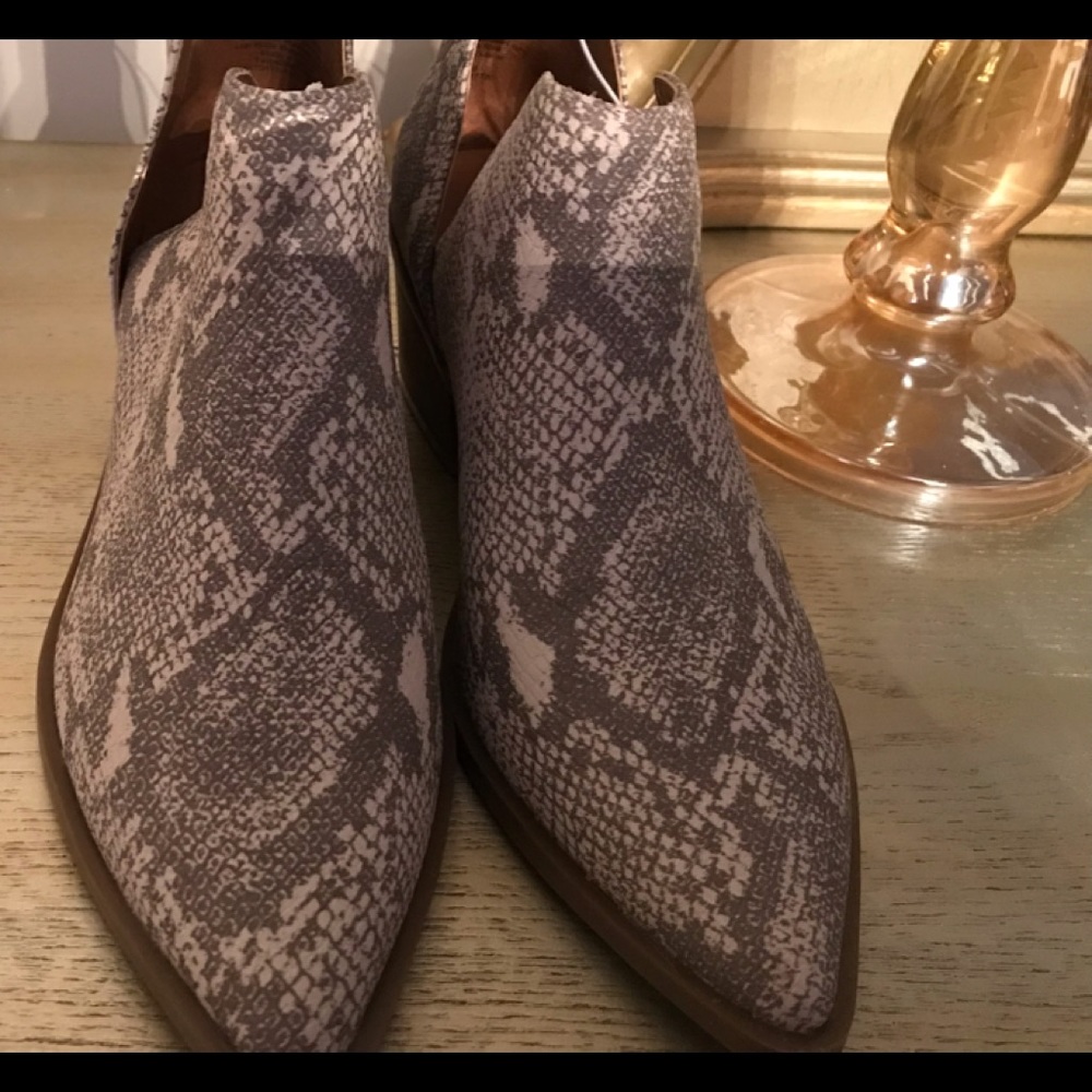 Brand New Universal Thread ankle boots size 8